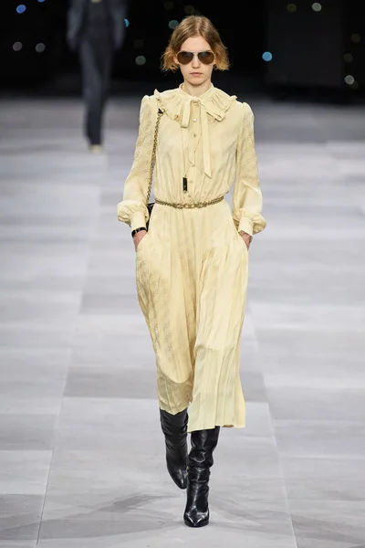 Look 3